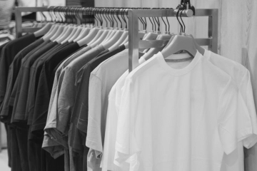 Modelos de corte oversize, boxy fit y regular para franelas personalizadas en Caracas.